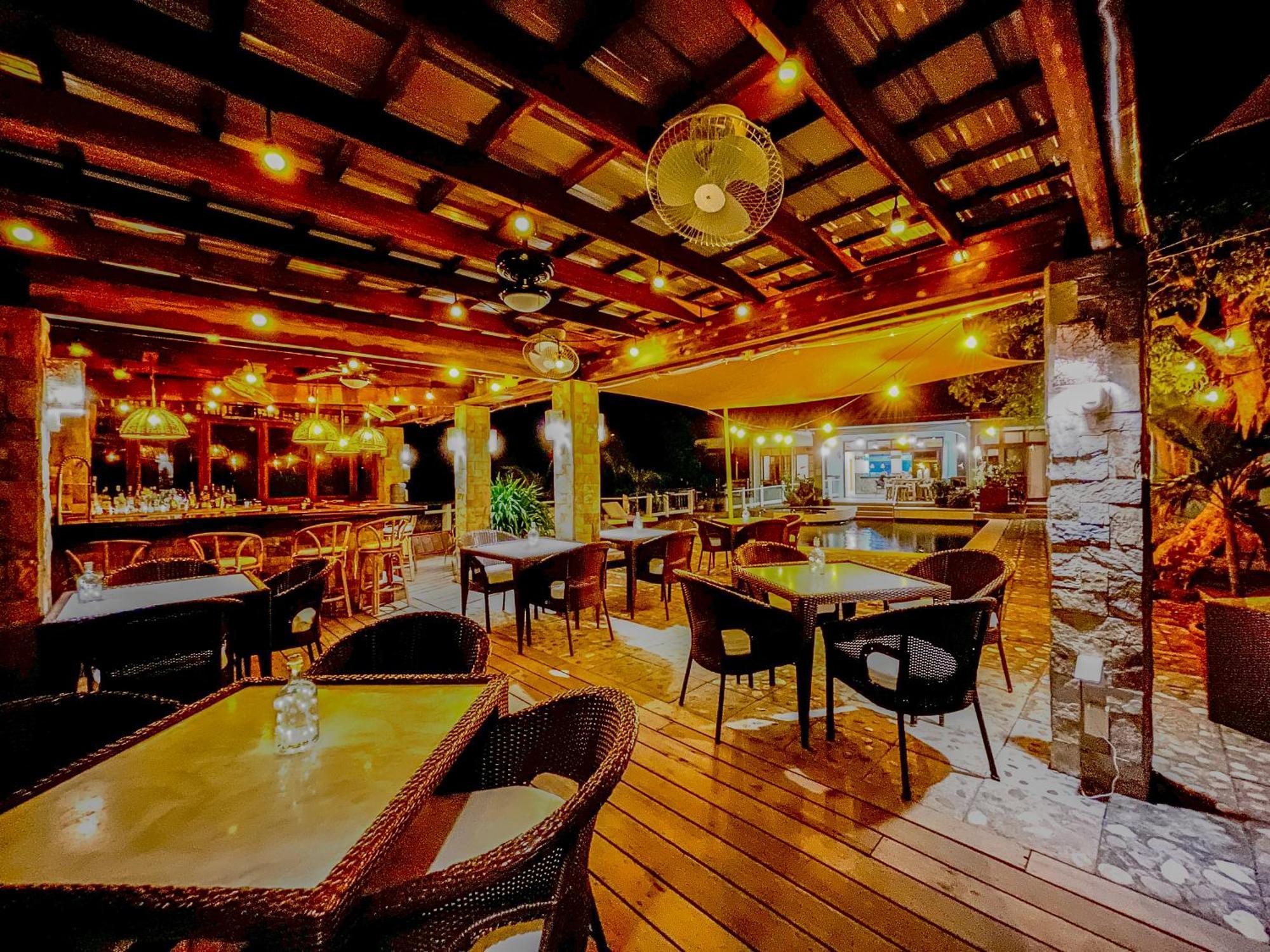 Edgewater Dive & Spa Resort Пуерто Галера Екстериор снимка