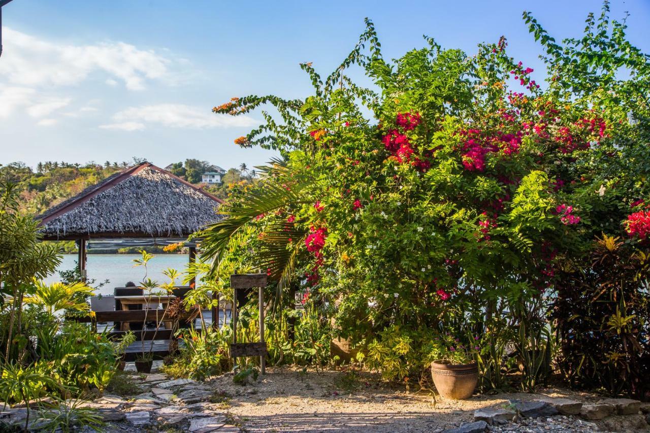 Edgewater Dive & Spa Resort Пуерто Галера Екстериор снимка